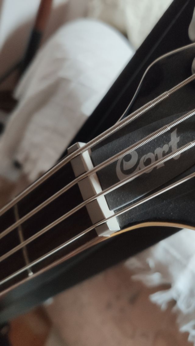 Bajo Cort Artisan A4 de 4 cuerdas Korea