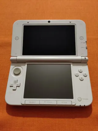 Nintendo 3DS XL bianco con scatola