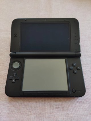 Nintendo 3DS XL rosso con scatola