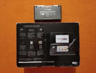 Nintendo 3DS nero con scatola