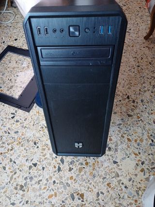Caja ordenador con disquetera-grabadora 
