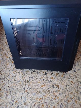 Caja ordenador con disquetera-grabadora 