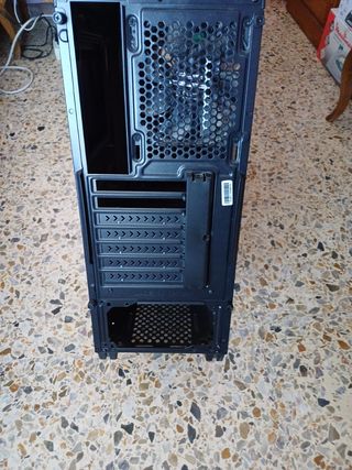 Caja ordenador con disquetera-grabadora 
