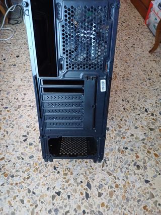 Caja ordenador con disquetera-grabadora 