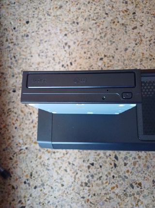 Caja ordenador con disquetera-grabadora 