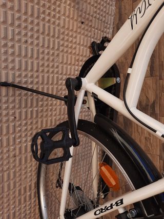 Bicicleta paseo Fairway B-Pro blanca
