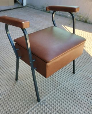 Sillón con inodoro vintage