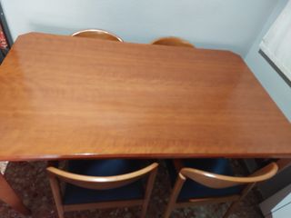 MESA Y SILLAS PARA COMEDOR