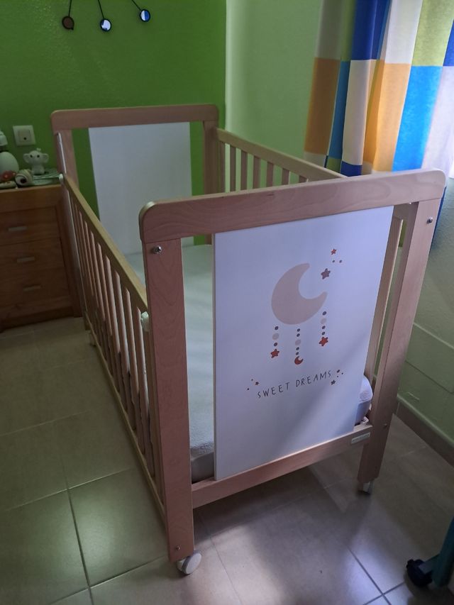 Cuna Mira luna + colchón visco + chichoneras