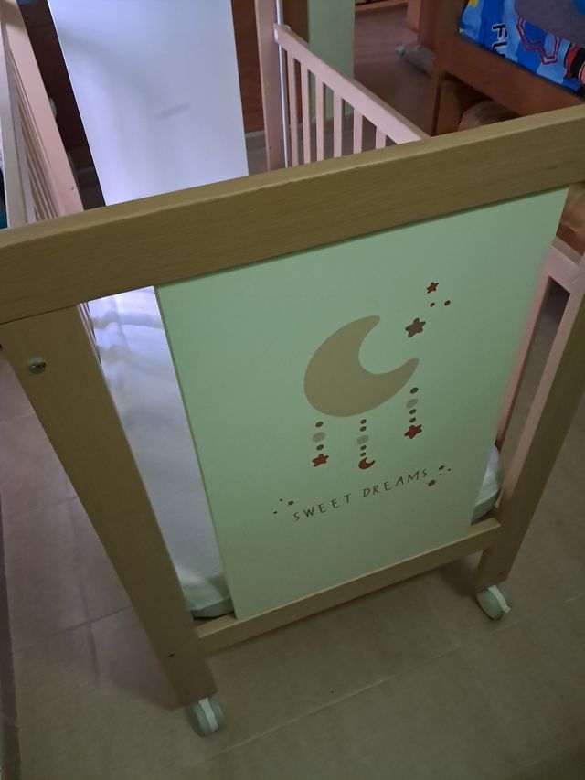 Cuna Mira luna + colchón visco + chichoneras