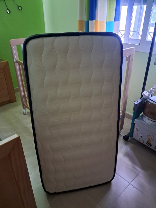 Cuna Mira luna + colchón visco + chichoneras