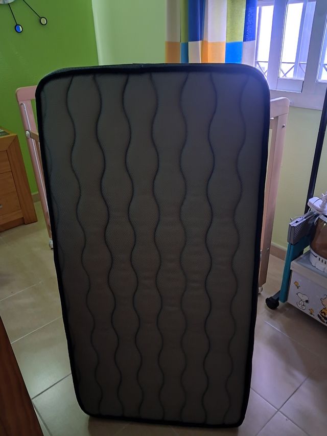 Cuna Mira luna + colchón visco + chichoneras