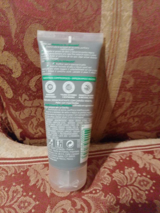 Maschera libera pori al carbone vege