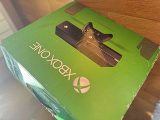 Xbox One consola en caja