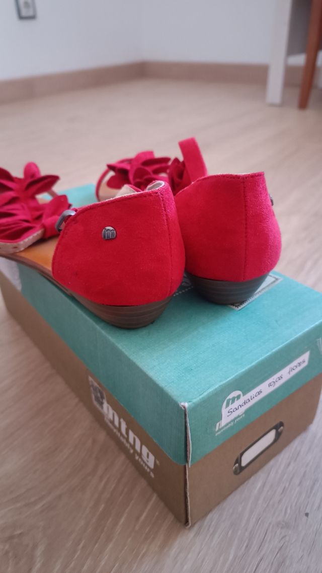 Sandalias planas rojas