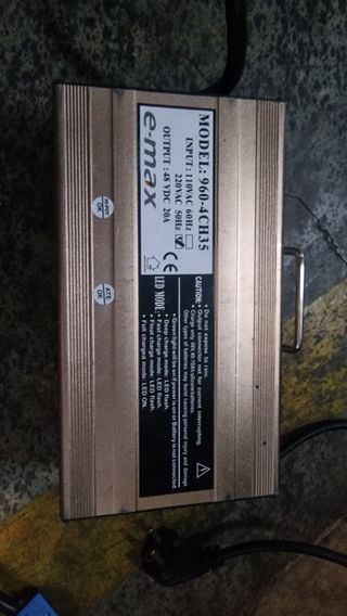 Cargador de baterías Vmoto electrica