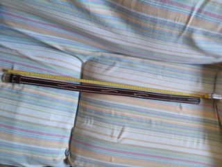 Cinturón color marrón y espigado de cuer