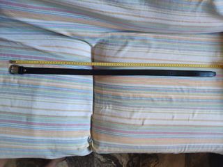 Cinturón piel de niño color negro.