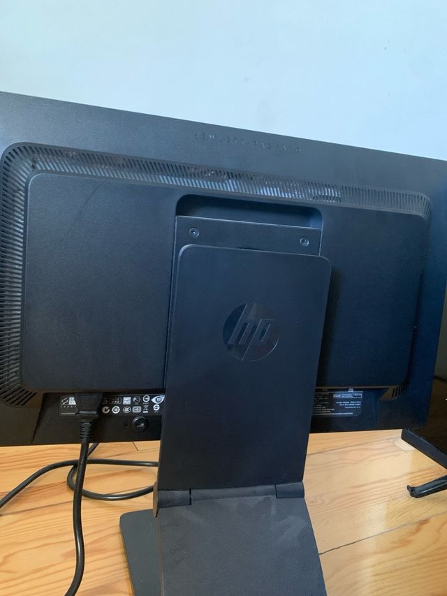 HP EliteDisplay E201