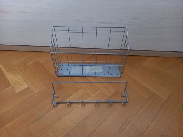 Cesta metálica y colgador