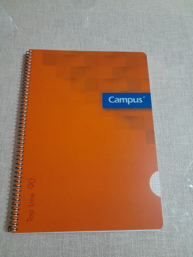 4 CUADERNOS( MATERIAL ESCOLAR)