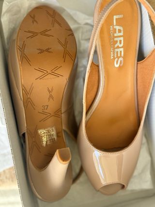 Vendo zapatos de charol color Nude