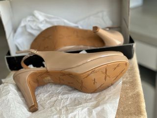 Vendo zapatos de charol color Nude