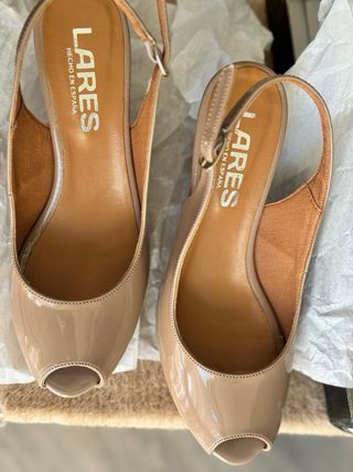 Vendo zapatos de charol color Nude