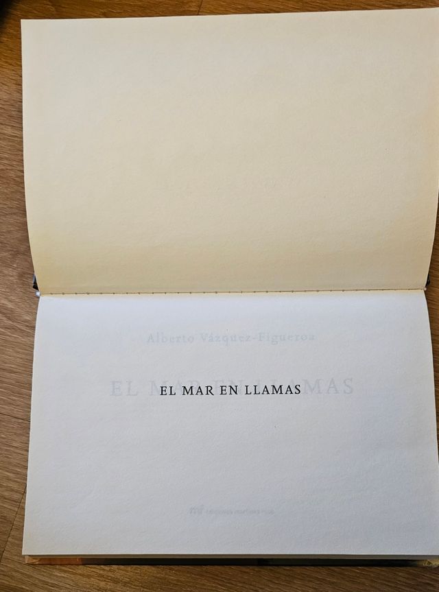 Libro El mar en llamas, Alberto Vázquez-Figueroa.