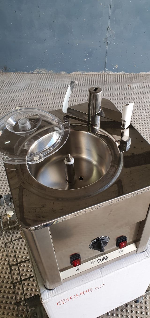 Máquina heladera profesional CUBE 1500