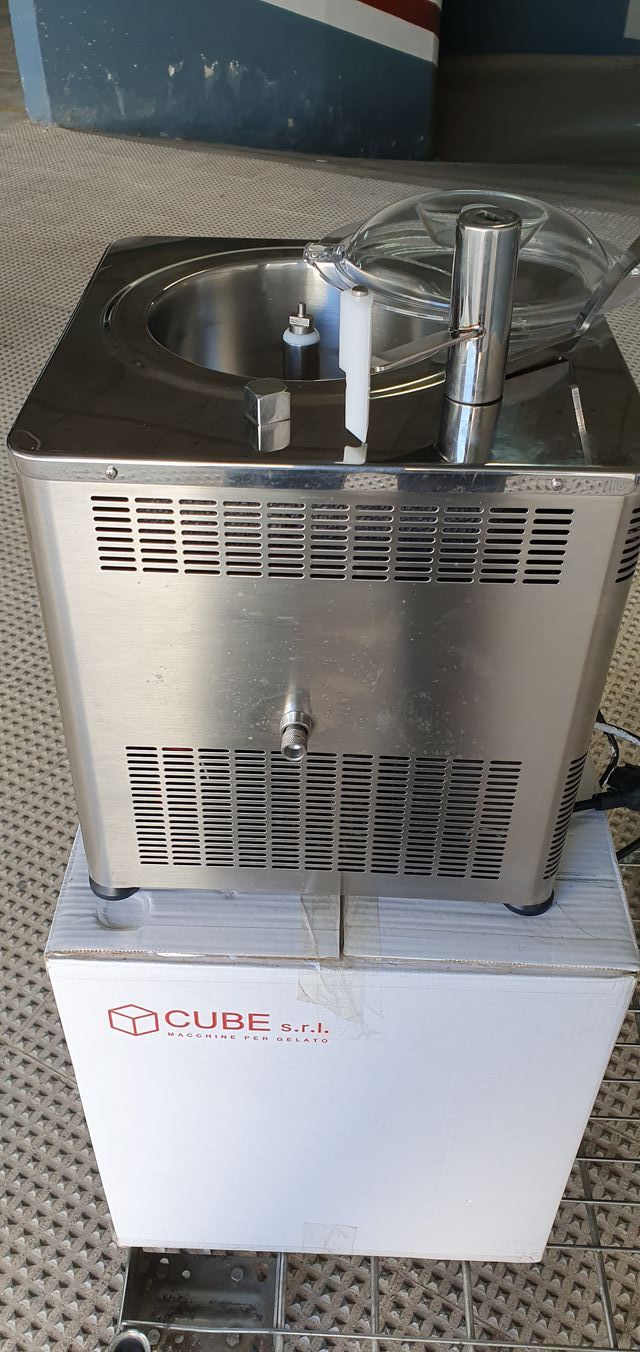 Máquina heladera profesional CUBE 1500