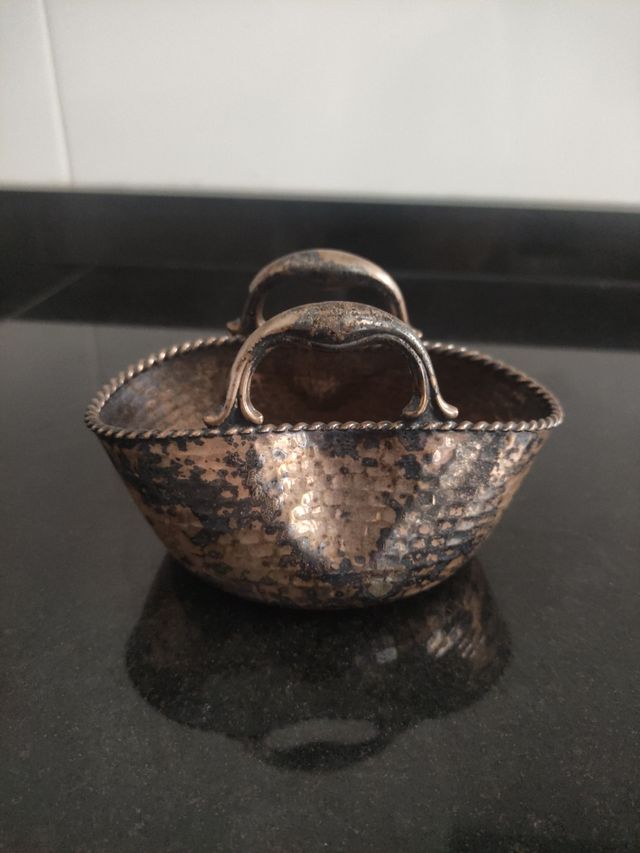 Cesta decorativa bañada en plata
