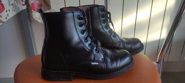 Botas de piel Junior.