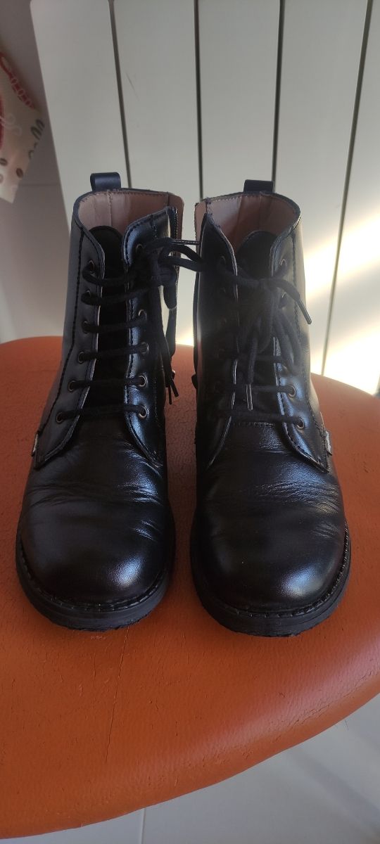 Botas de piel Junior.