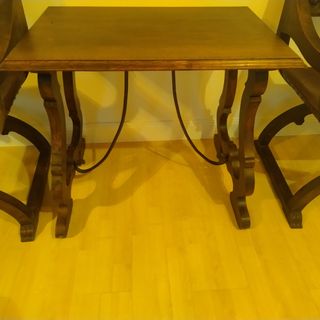 Mesa y dos butacas madera