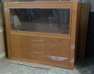 Mueble estantería con vitrinas