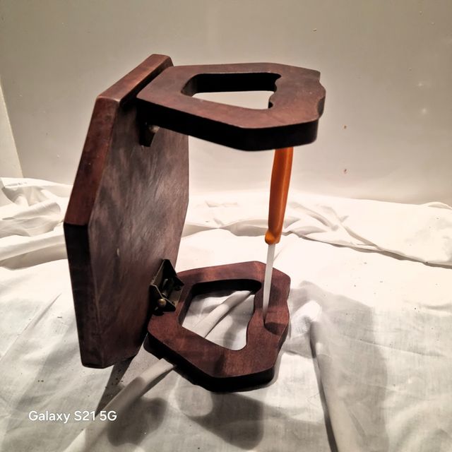 Soporte de madera para vaso, libro etc..