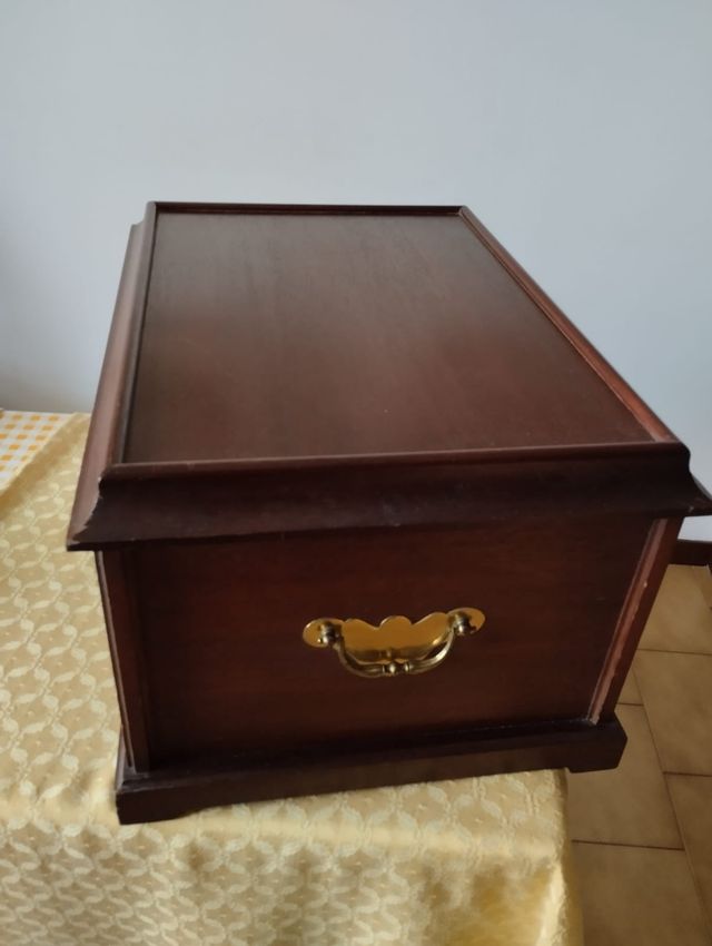 Cassettiera portamedaglie