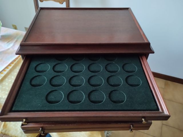 Cassettiera portamedaglie