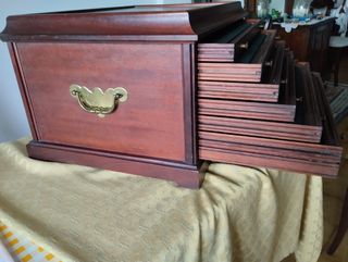 Cassettiera portamedaglie