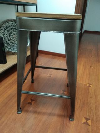 Taburete alto estilo industrial