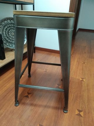 Taburete alto estilo industrial