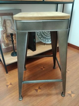Taburete alto estilo industrial