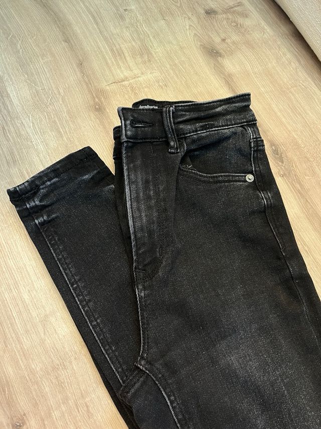 Pantalón negro Stradivarius