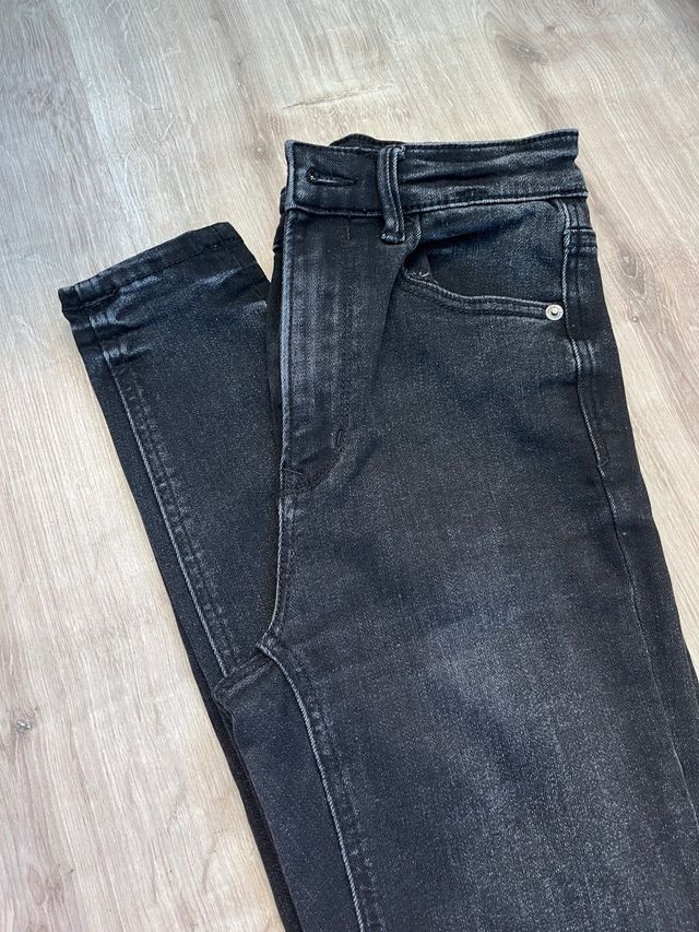 Pantalón negro Stradivarius