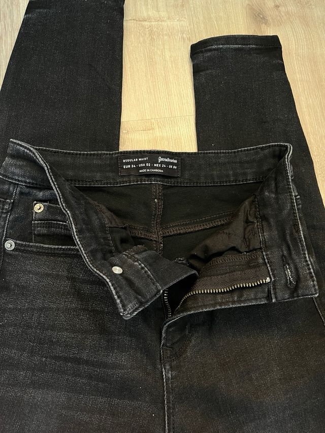 Pantalón negro Stradivarius