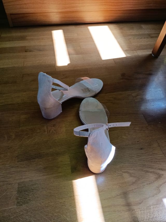 Sandalias con tira transparente