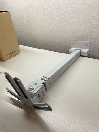 PROYECTOR portatil MERISNY con soporte para techo