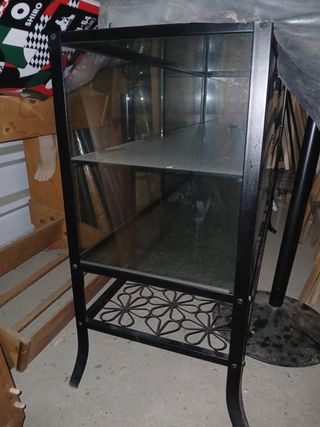 Mueble de cristal expositor.