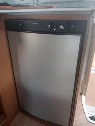 Nevera Dometic trivalente 